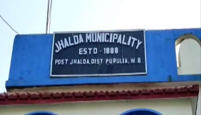 Sheela removed in Jhalda Municipality Suresh Agarwal in post now 