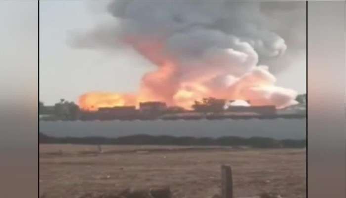 A huge fire broke out in a beet factory in Harda Madhya Pradesh