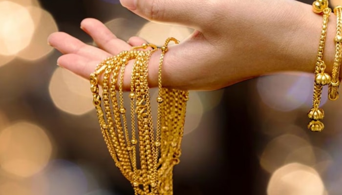 Gold Price: কমল দাম! কোথায় গিয়ে দাঁড়াল বেলাগাম সোনা, জেনে নিন কলকাতার দর
