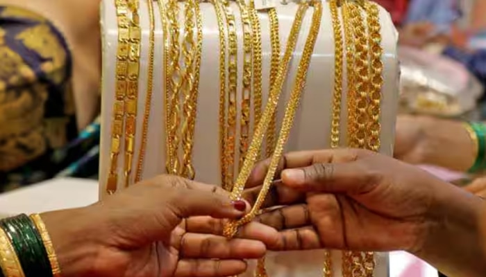 Gold Price Hike: আর কেনা যাবে না! এক ভরি সোনার দাম এবার পেরোল লাখের ঘর...