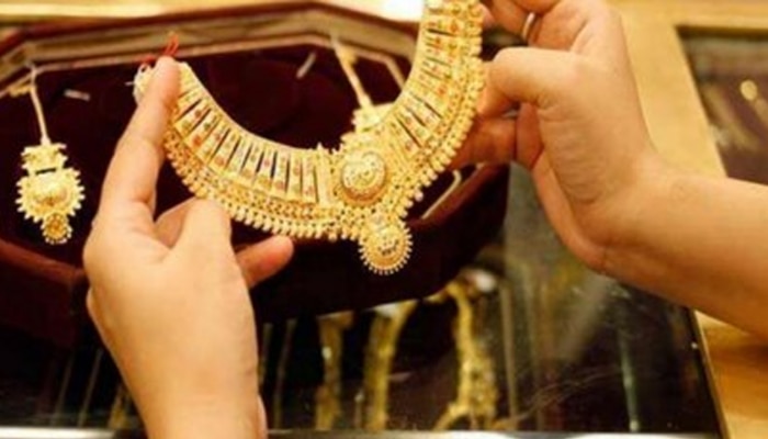 Gold Price: ফের দামি হল সোনা, জেনে নিন আজ কলকাতার দর