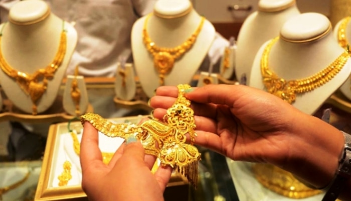 Gold Price: সাত দফায় কমল সোনার দাম, জেনে নিন আজকের দর