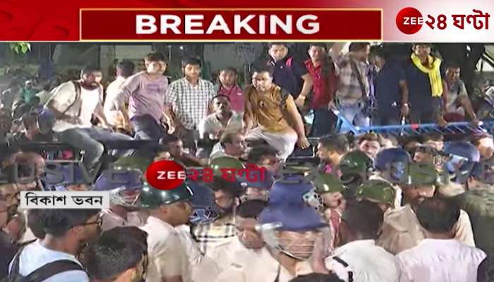 Police speak with agitating job seekers take action to evacuate government staff