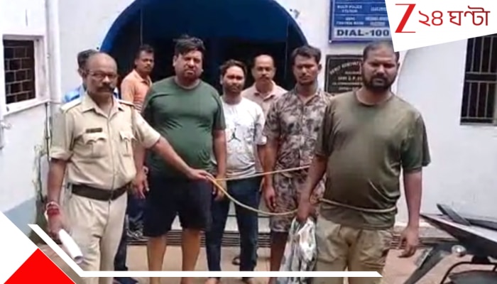 আশীর্বাদ নিতে যেতেই সোনার মঙ্গলসূত্র ছিনিয়ে হাওয়া সাধুর দল, নাকা চেকিংয়ে পাকড়াও