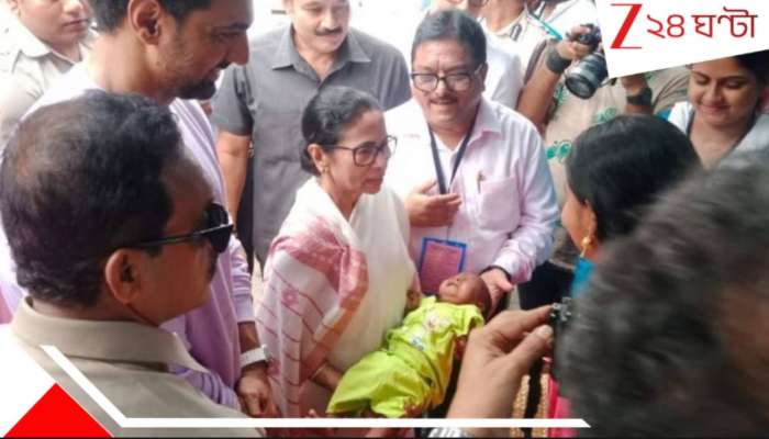 পাশে প্রশাসন,  নৌকায় করে হাসপাতালে!ঘাটালে সদ্য মা-শিশুদের সঙ্গে সাক্ষাত্‍ মমতার