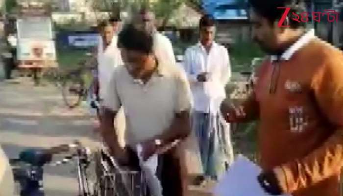 Enumeration forms found on the road in Kalna