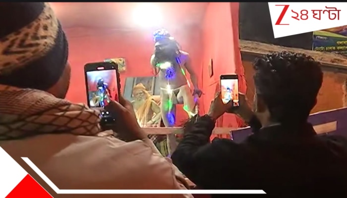 Light Baba in Gangasagar: ছাইমাখা গা থেকে কীভাবে ঠিকরে বেরোচ্ছে নানা রঙের আলো? লাইটবাবার আলোর ম্যাজিক সাগরে...