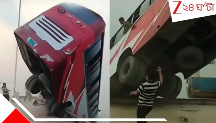 Bangladesh bus accident: ব্রিজ ভেঙে সোজা পদ্মার গর্ভে যাত্রীবাহী বাস: মৃত ২, নিখোঁজ বহু Bangladesh bus accident: ব্রিজ ভেঙে সোজা পদ্মার গর্ভে যাত্রীবাহী বাস: মৃত ২, নিখোঁজ বহু