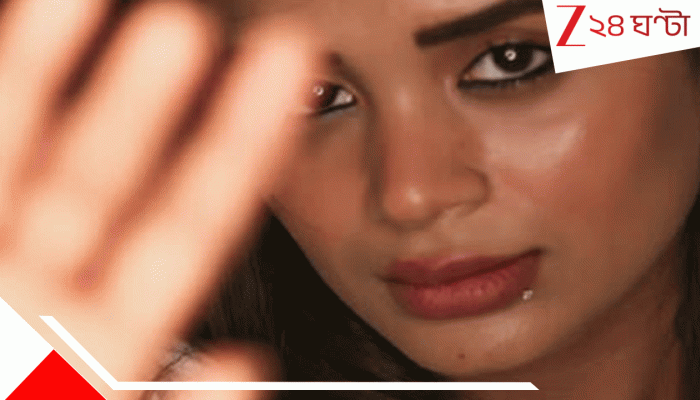 WATCH: IPL ক্যাপ্টেনের সুন্দরী বোন উদ্দাম হয়ে ভাইরাল, বৃ্ষ্টি ধোওয়া রাতের কলকাতায় তাঁর বিতর্কিত ‘দান’, তুমুল শোরগোল…