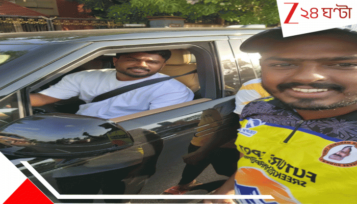 Sanju Samson: ভক্তের ‘ভগবান’ সঞ্জু; সেলফি তুলতে আসা ফ্যানের ফোনটিই খারাপ, বিশ্বের স্লিমেস্ট কার্ভ ডিসপ্লে স্মার্টফোন উপহার তারকার