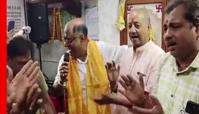  North Howrah TMC candidate Gautam Chowdhury sings during campaign